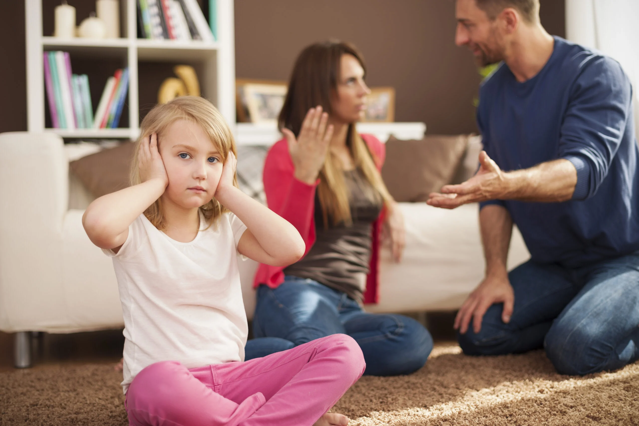 little-girl-doesn-t-want-hear-arguing-parents-1